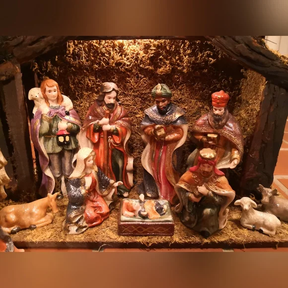 Hand-painted Porcelain Nativity Set - Picture 3 of 12